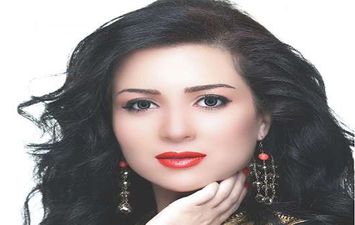 الفنانة مي عز الدين