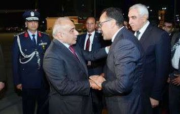 مدبولى يودع رئيس الوزراء العراقى بمطار القاهرة