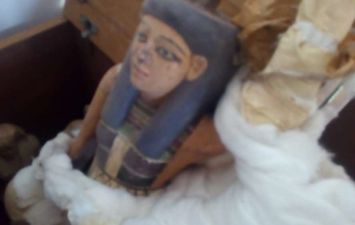تماثيل فرعونية بمركز للغسيل الكلوي في بني سويف