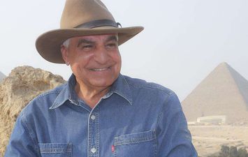 زاهي حواس عالم الآثار المصري وزير الآثار السابق