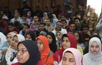 رئيس جامعة جنوب الوادي يشهد حفل ختام الأنشطة الطلابية 