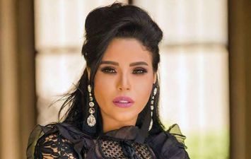 المطربة أمينة