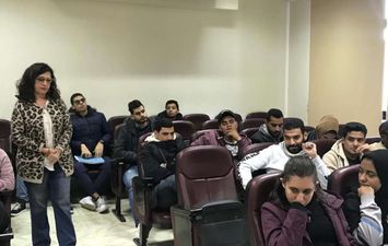 ماريان خوري في حلقة نقاشية مع الطلاب عن صناعة السينما