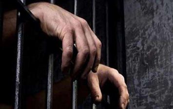 حبس مدير مدرسة تحرش بطالبة في مكتبه بالدقهلية 4 أيام