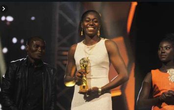عزيزات أوشوالا أفضل لاعبة إفريقية في 2019