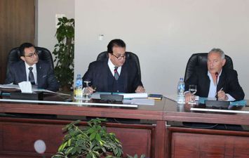 وزير التعليم العالي  يعقد اجتماع مجلس أمناء مدينة زويل للعلو
