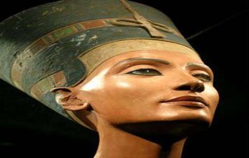 نفرتيتي ملكة وفرعونة مصر