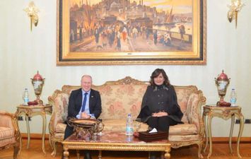 وزيرة الهجرة تلتقي السفير الأسترالي بالقاهرة