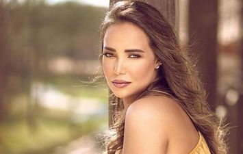 راندا حافظ تظهر مع عبدالباسط حمودة