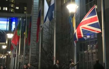 إنزال العلم البريطاني من على مبنى المجلس الأوروبي