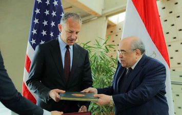 السفير الأمريكي يزور مكتبة الإسكندرية  