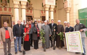 جامعة أسيوط تزرع أشجار بالمساجد والكنائس 