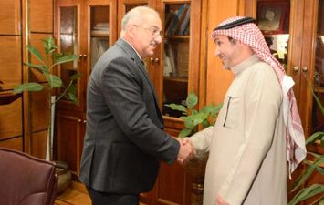 رئيس جامعة أسيوط يلتقى بالمستشارالثقافى للكويت 