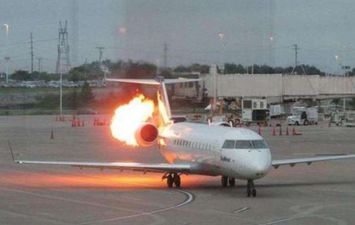 ركاب روس يغادرون طائرة بعد اشتعال النيران فيها