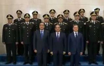 صورة تذكارية للرئيس السيسي مع أعضاء المجلس الأعلى للشرطة 