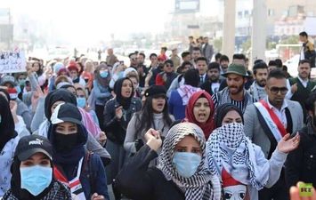 آلاف الطلاب في العراق ينضمون للاحتجاجات في النجف والبصرة (RT )