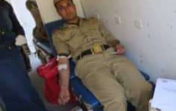 ضباط الشرطة يتبرعون بالدم لصالح المرضى بأسيوط
