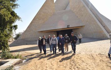 محافظ المنيا يتفقد مشروع إنشاء المتحف الآتوني