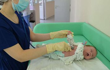  شفاء طفل يبلغ من العمر شهرين من فيروس كورونا