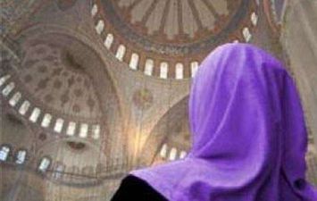 امرأة في مسجد