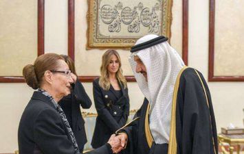 سوزان مبارك تتلقى واجب العزاء 