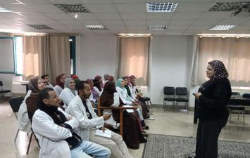 تدريب أطقم تمريض مستشفي طب الأسنان بجامعة المنيا
