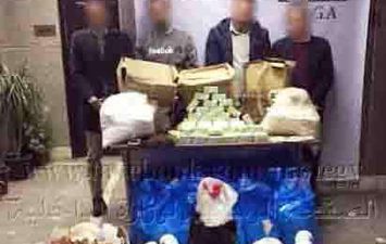 المتهمون والمضبوطات 