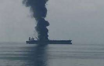 حريق ناقلة النفط البنمية الأسبوع الماضي (الهيئة الاتحادية للمواصلات البرية والبحرية في الإمارات)