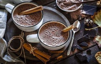 شرب الشوكولاتة الساخنة يوميا تحسن تدفق الدم بالسيقان