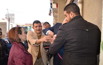 نائبة محافظ الإسكندرية تتابع الفرق المتحركة للتطعيم ضد شلل الأطفال
