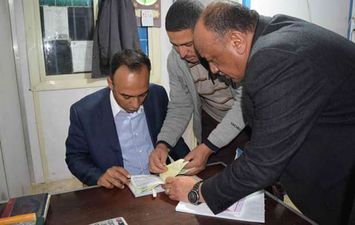 محافظ المنيا يكلف نائبه بمتابعة نقاط تحصيل رسوم المحاجر