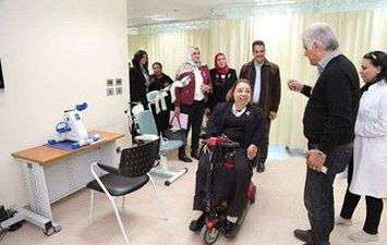هبة هجرس في زيارتها لمستشفى بهية