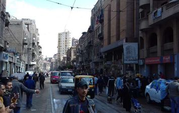 إخلاء سوقي الجمعة والحمام بالإسكندرية بسبب كورونا