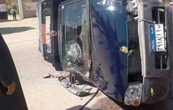 إصابة نقيب وملازم ومجندين في انقلاب سيارة شرطة بقنا
