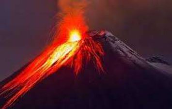 إندونيسيا.. بركان جبل ميرابي يقذف رمادا بارتفاع 6 كيلومترات في الهواء