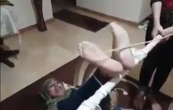 تعذيب فتاة على يد معلم 