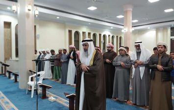 تعليق الصلاة في المساجد بالإمارات