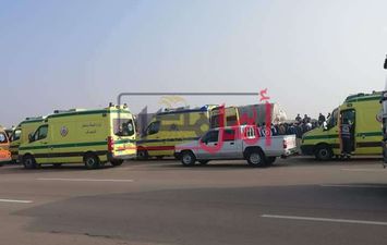إصابة ٥ أشخاص في حادث تصادم سيارتين ملاكي علي الطريق الصحراوي بالبحيرة 