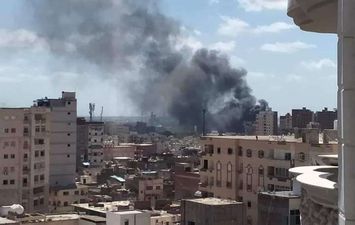  حريق هائل داخل مصنع وسط الإسكندرية 