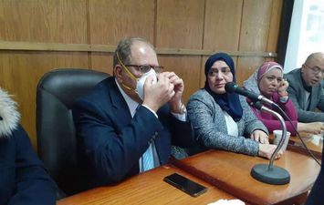 خلال الندوة بمستشفى جامعة بني سويف 