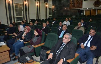 لقاء مخافظ الغربية مع الاحزاب