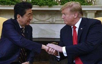 محادثة هاتفية بين ترامب ورئيس الوزراء الياباني لبحث أزمة كورونا