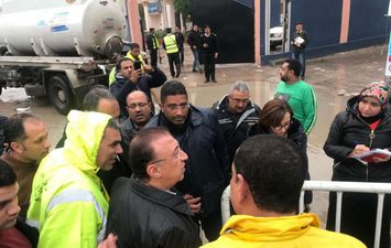 محافظ الإسكندرية يتفقد رفع تجمعات مياه الأمطار 