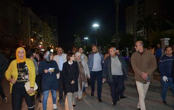 نائب محافظ الإسكندرية تتفقد الشوارع والأسواق