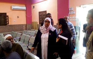 نائبة محافظ اسوان تتابع تنفيذ مطالب الاهالي