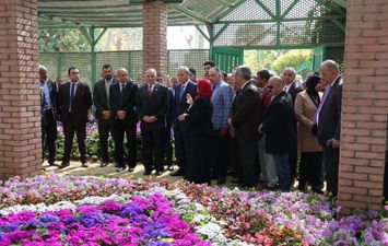 وزير الري يفتتح معرض الزهور