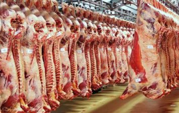 اللحوم بالمجمعات الاستهلاكية والمنافذ التموينية