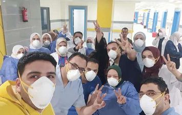 الفريق الطبي بمستشفي العجمي بالإسكندرية 