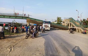 سقوط كوبري مشاة بالشرقية