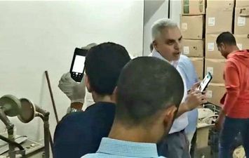 الرقابة الإدارية يضبط مخزن لاجهزه المستشفيات الحكومى بأسيوط 